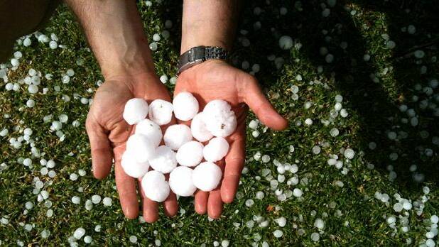 Storm warning: damaging winds and large hailstones forecast
