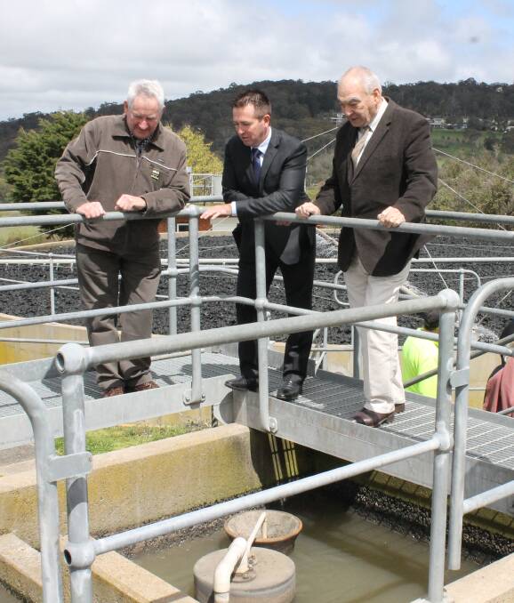 BOOST: Deputy mayor Kerry Gibbons, Member for Bathurst Paul Toole and councillor John Morgan at the announcement of a new Oberon sewage treatment plant.