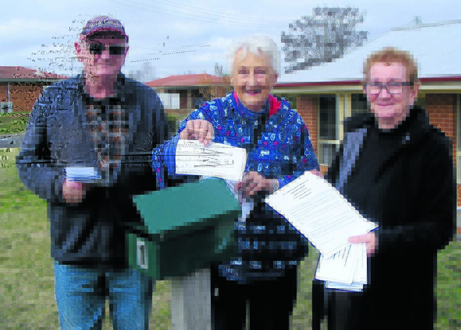 YOU’RE INVITED: Victor Rawson, Lurline Ralls and Marj Armstrong were busy on Monday distributing invitations to the Maintain The Rage rally to every letterbox in Oberon.