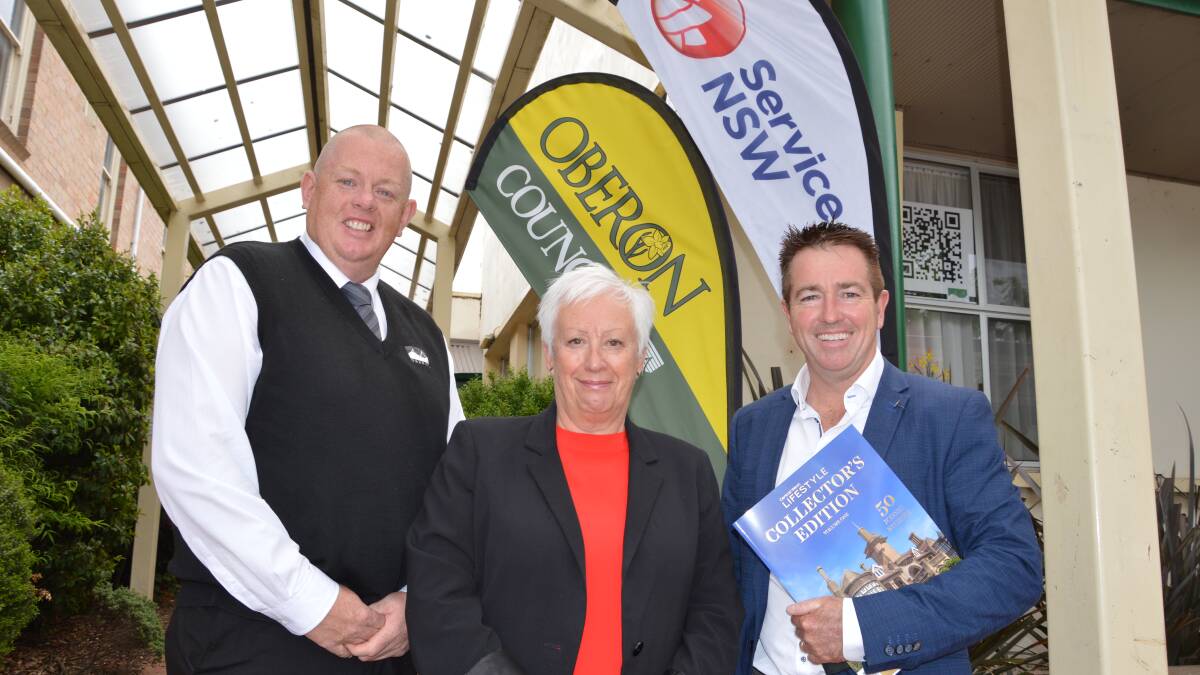 DISCUSSIONS: Oberon Council's general manager Gary Wallace and mayor Kathy Sajowitz with Member for Bathurst Paul Toole.