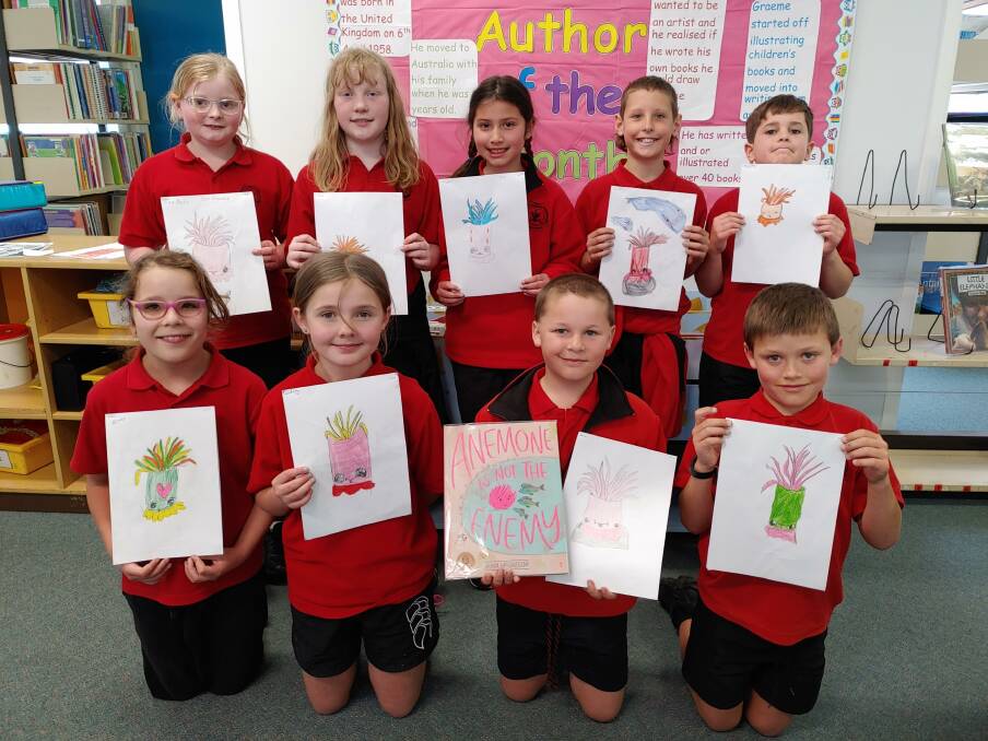  BOOK TIME: Oberon Public School students from Stage 2 and Stage 3. Picture: SUPPLIED 
