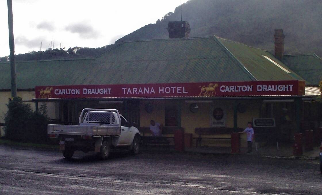 The Tarana Hotel on a damp, foggy day. Picture by Peter Bowditch