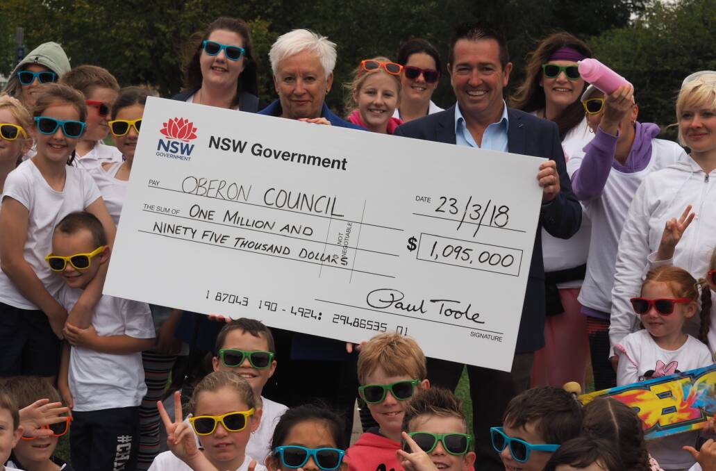 FUTURE'S SO BRIGHT: Oberon mayor Kathy Sajowitz and Member for Bathurst Paul Toole at the announcement of more than $1 million in funding for Oberon and surrounds by the NSW Government. The announcement was made just before the start of the colour run held as part of Wellfest Oberon.