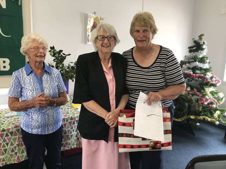 WELL DONE: Helen Toohill with Pat Arrow and Robyn Slattery, winner of the Arrow Family Trophy, receiving Pat Arrow’s prize of a hand-made quilt.