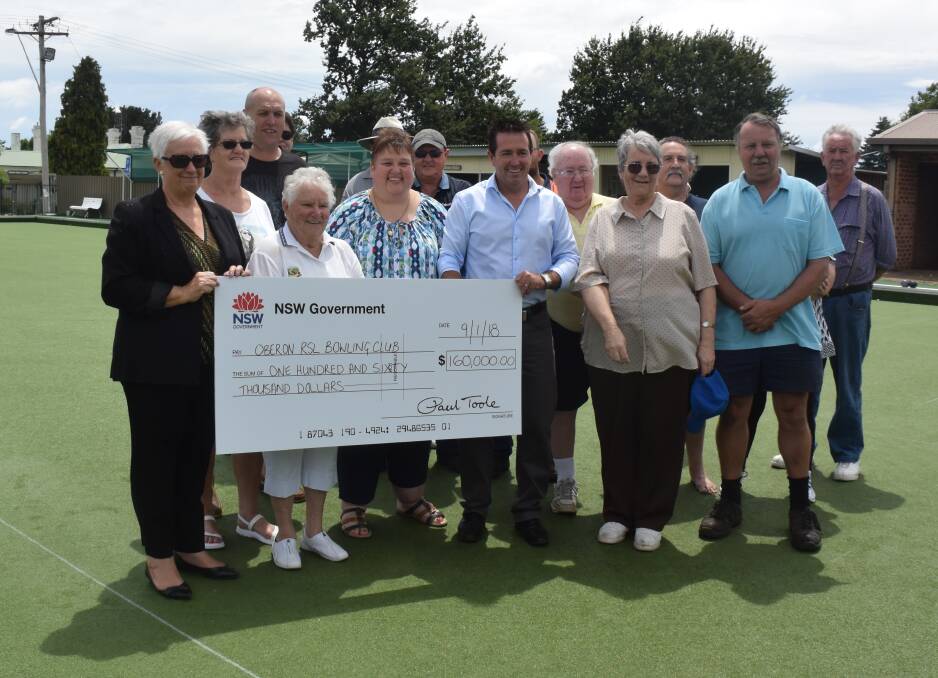 CHEQUE IT: Minister for Racing and Member for Bathurst Paul Toole, mayor Kathy Sajowitz and bowlers and Oberon RSL Club representatives.