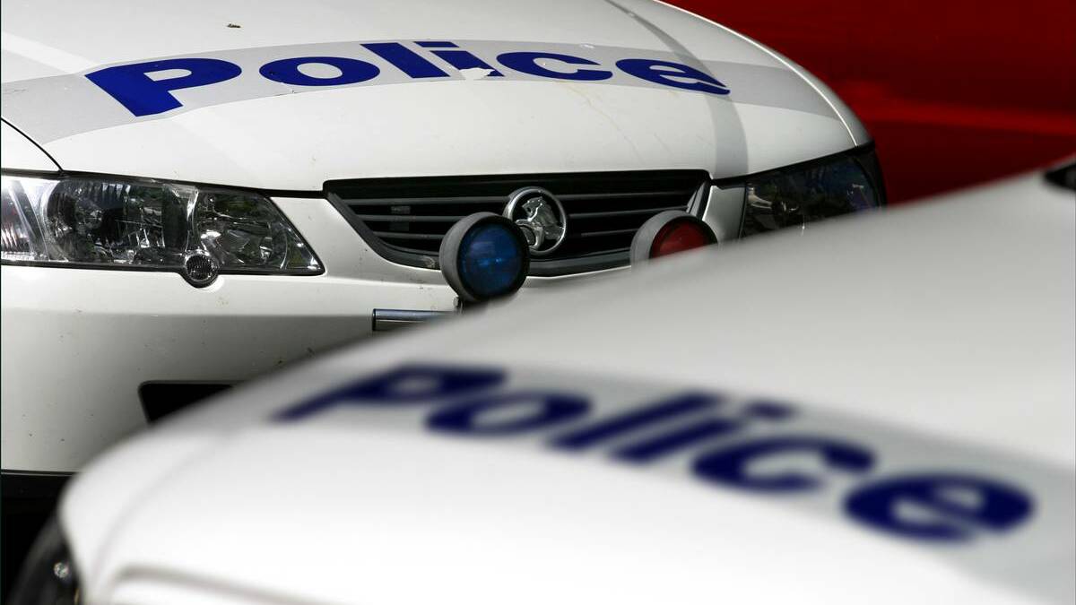Police intervene after three-year-old girl seen locked in car in Oberon