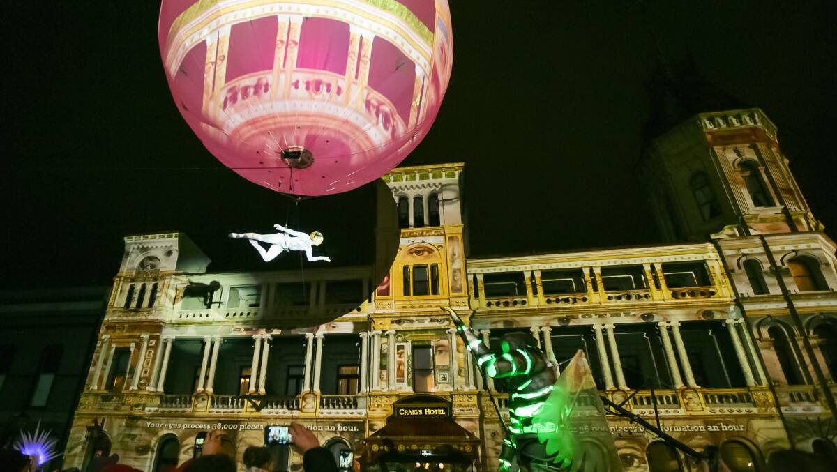 The Heliosphere and the Messenger meet outside Craig's Royal Hotel. Picture: Craig Holloway