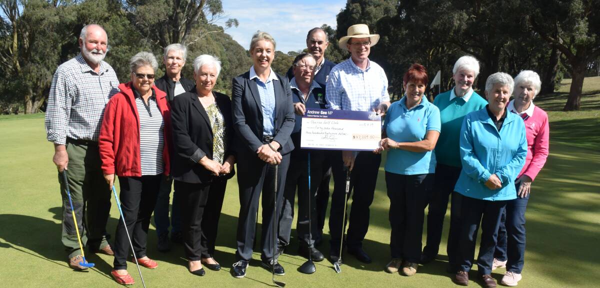 GOOD SPORTS: Golf club members with mayor Kathy Sajowitz, deputy leader of the Nationals Bridget McKenzie and Calare MP Andrew Gee.