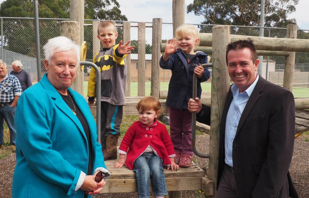 SMILES: Oberon Mayor Kathy Sajowitz and Bathurst MP Paul Toole with some very happy toddlers at Black Springs.