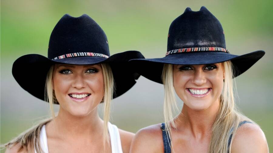 FUN: The Sunny Cowgirls will join Sara Storer at the Oberon RSL Club this Saturday. The three artists are on a tour together for the first time.