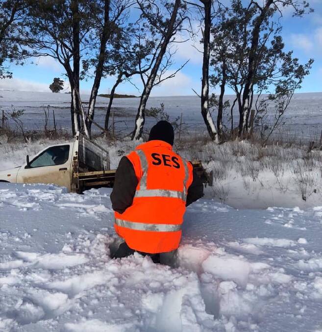 BUSY: Oberon SES member Charlie Stapleton inspecting a bogged ute at the top of the Two Mile Hill leading into Jenolan Caves.