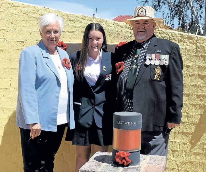 RESPECT: Mayor Kathy Sajowitz and Oberon High School student Peta McGrath with Oberon RSL Sub Branch president Bill Wilcox at the 2018 service.