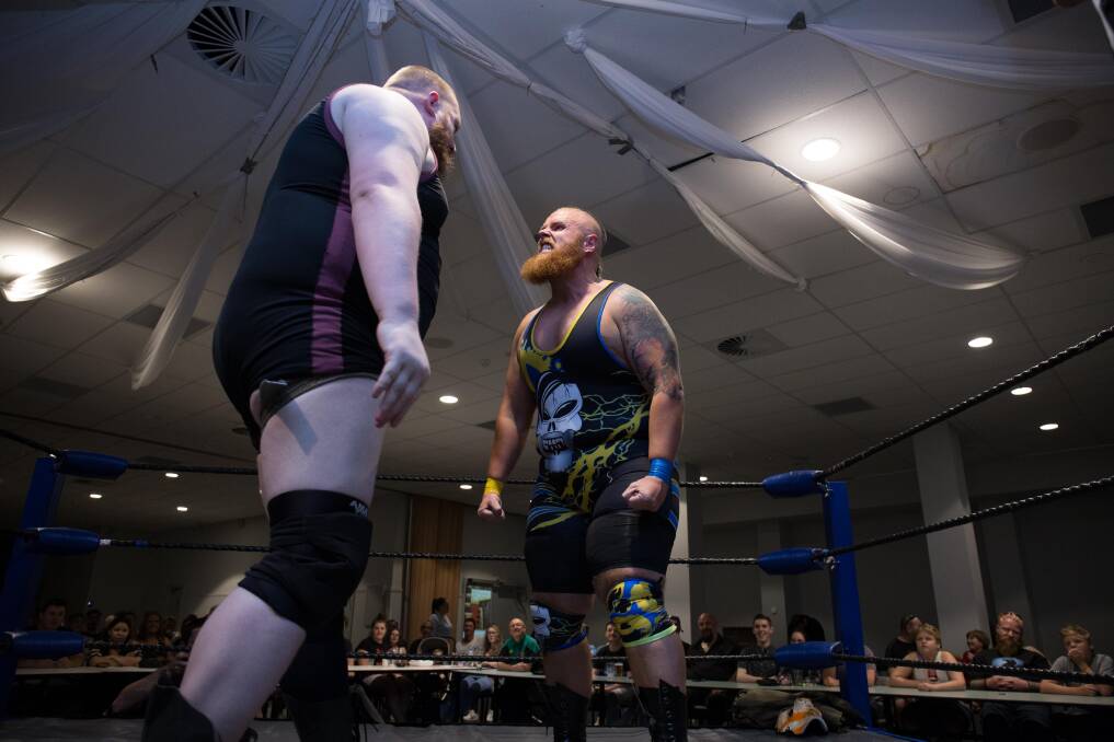 Brutal Battle: Oberon's own Roswell (right) will take on AIWF International champion Keegan Brettle in the main event of the day. Photo: Supplied.