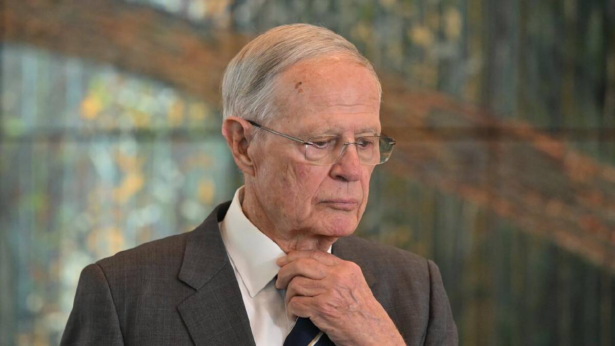 Chris Barrie want the government to release its intelligence on global climate security risks. (Mick Tsikas/AAP PHOTOS)