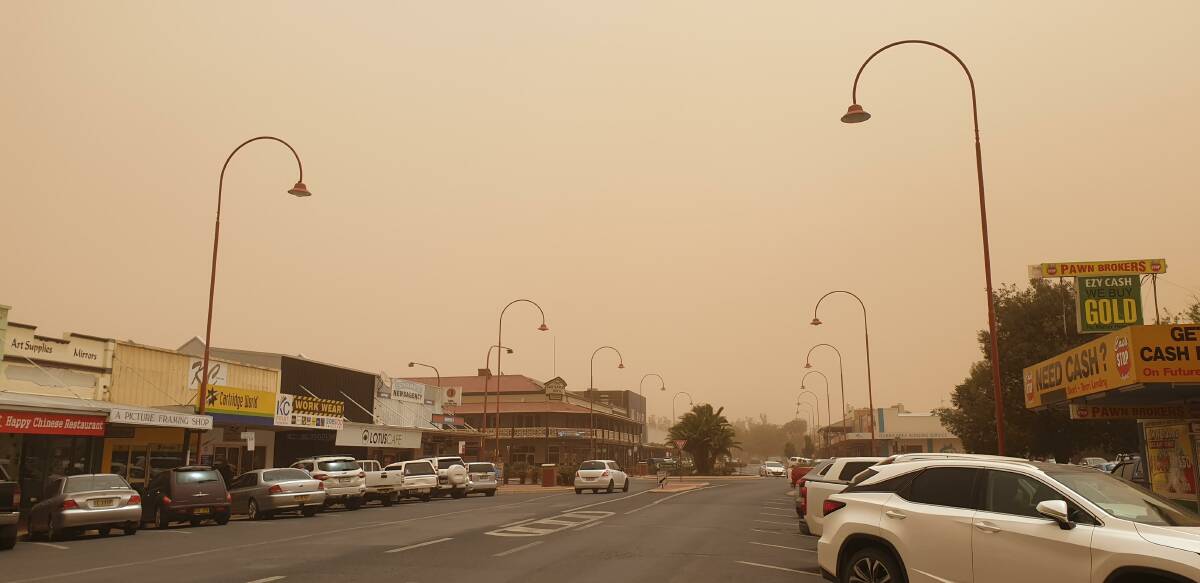 POOR VISION: Dust storms and bushfire smoke blanketed Dubbo for much of the summer with air quality often rated as 'very poor' or 'hazardous'. Photo: ORLANDER RUMING