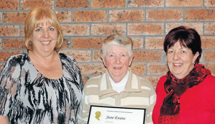 OUTSTANDING CONTRIBUTION: June Evans has been recognised by the Oberon Rotary Club. She is pictured with her daughters Denise and Lorraine.